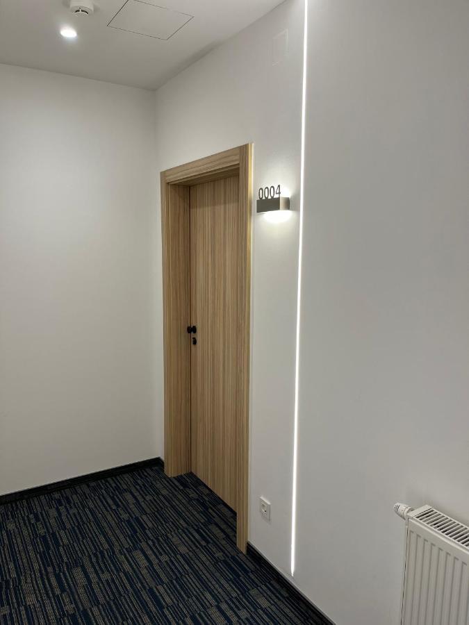 Maestro - Rooms & Restaurant Вуковар Экстерьер фото