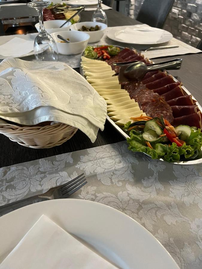 Maestro - Rooms & Restaurant Вуковар Экстерьер фото