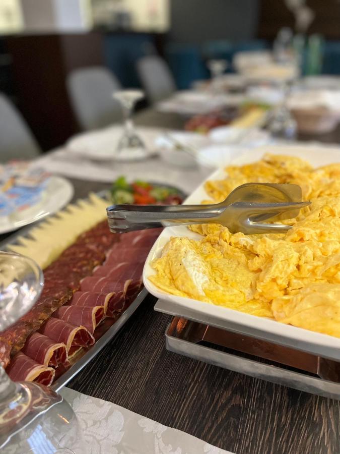 Maestro - Rooms & Restaurant Вуковар Экстерьер фото
